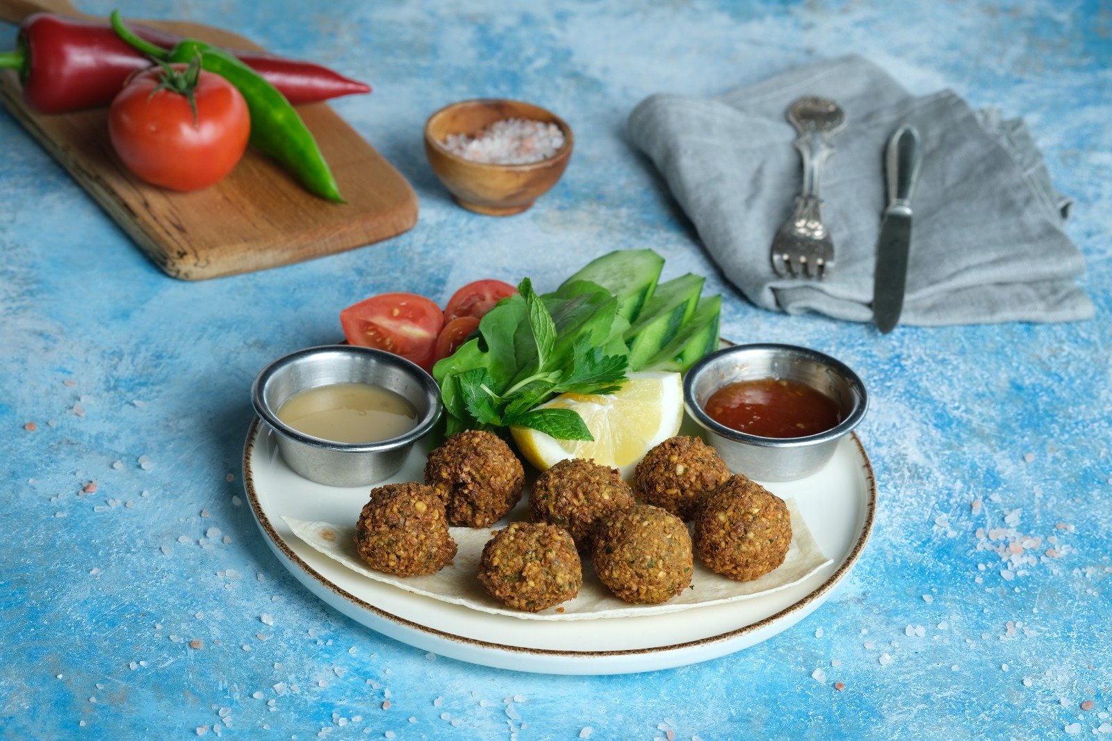 Vegetarian Dining at Queb Rooftop: A Meat-Free Guide to Sultanahmet 1 Queb Rooftop - crispy falafel with fresh greens, tomato, lemon and two dipping sauces