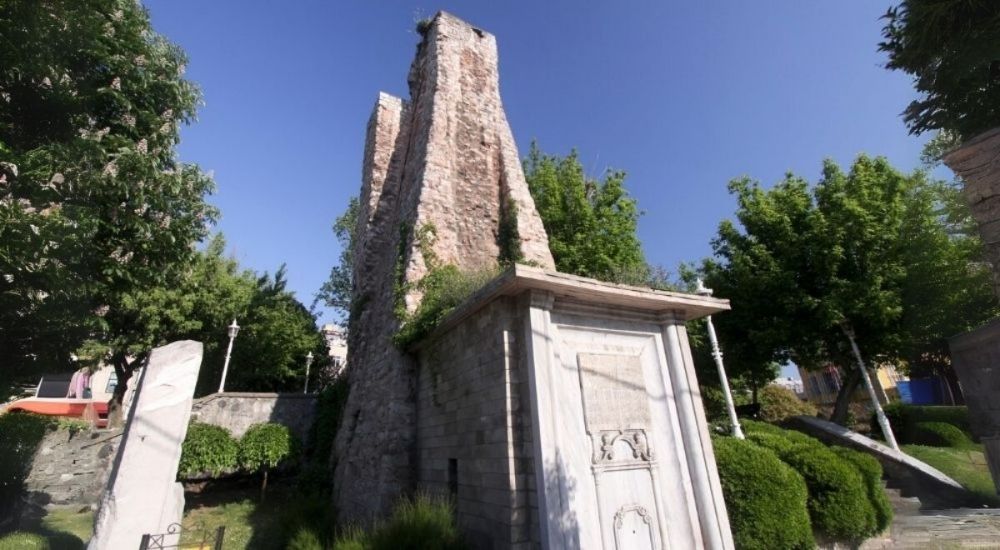 Sultanahmet'te Mutlaka Ziyaret Edilmesi Gereken 7 Tarihi Simge Yapı 5 Milyon Taşı